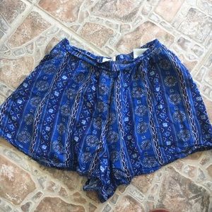 Hollister shorts with pockets - small